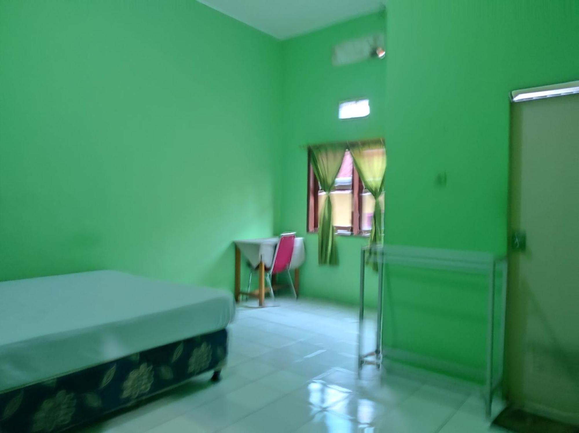 Oyo 93411 Syariah Hotel Tomborang Karema Eksteriør billede